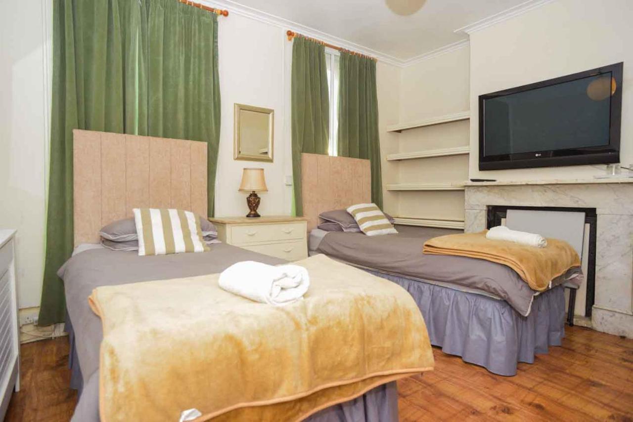 Pedro Host Family Apartment Londra Exterior foto